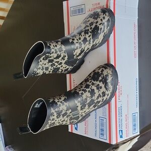 Capelli rain ankle boots size 8 black floral and lace print